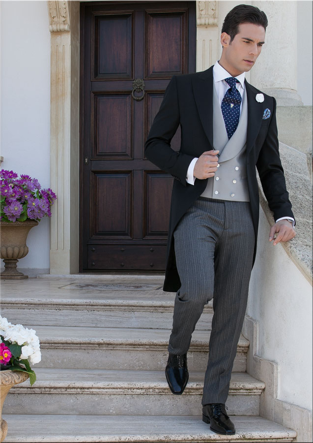 ONGala 95 - Giacca Tight nera in satin di pura lana con gilet grigio e pantalone rigato