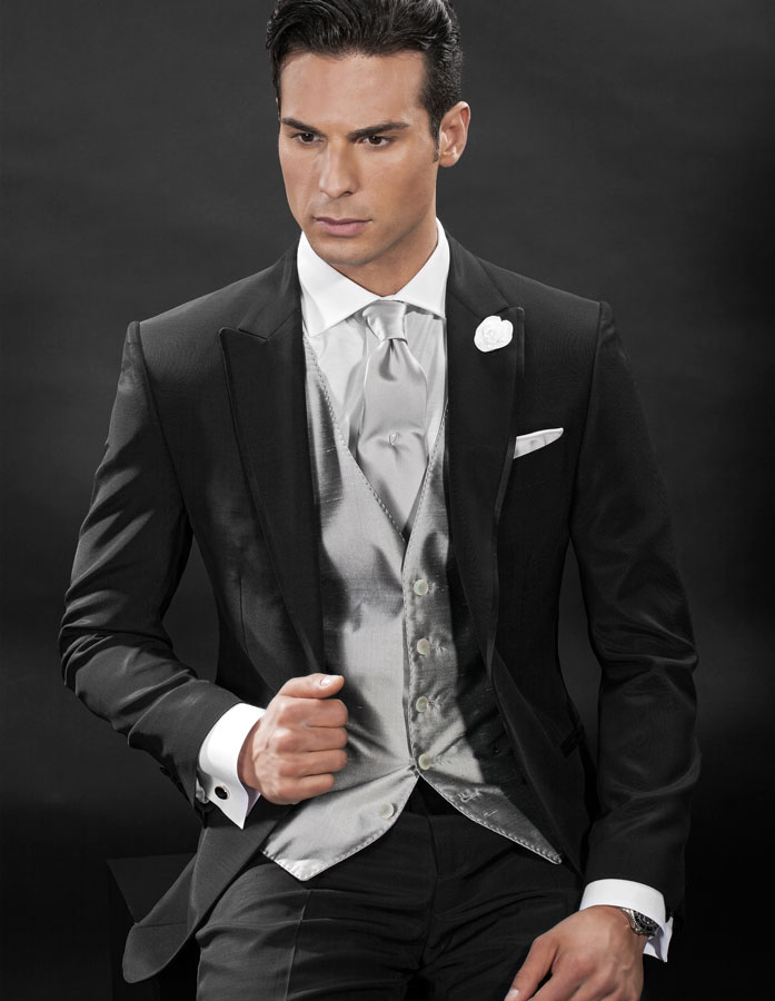 ONGala 330 - Tuxedo nero in acetato lana con gilet in shantung di seta grigio