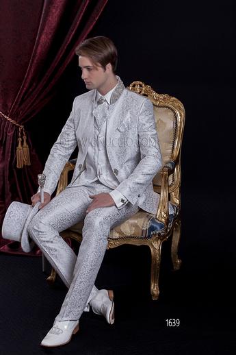 ONGala 1639 - Coreana redingote damascata grigio perla con passamaneria di strass