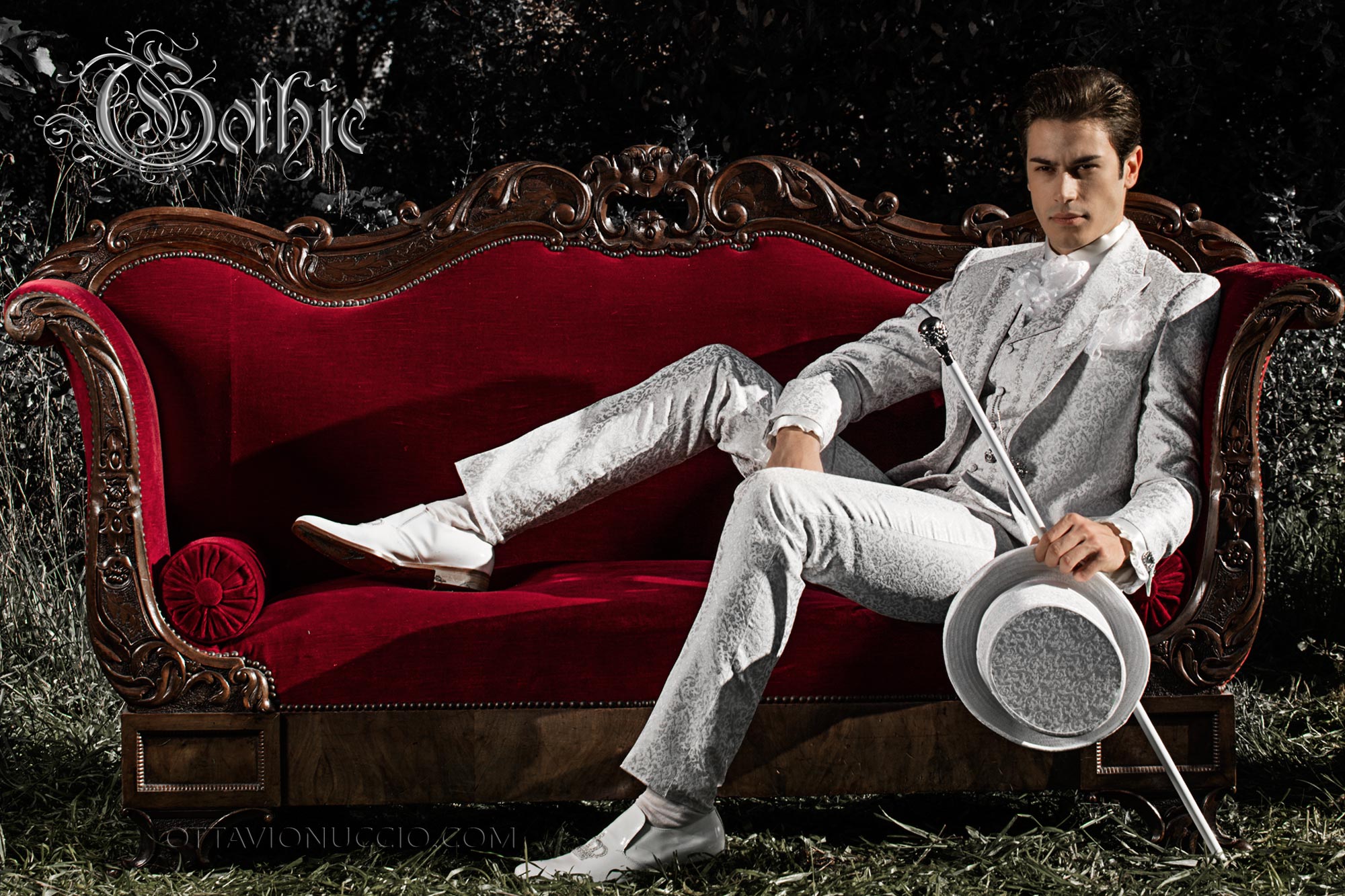 Trajes Gótico, trajes bordados y redingotes. Línea Gótico